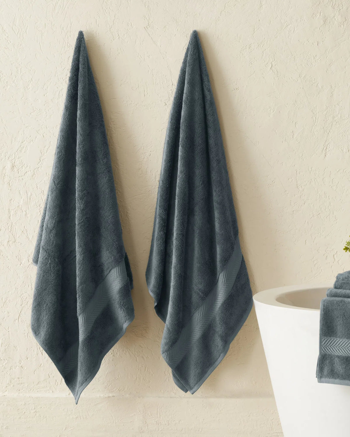 Granite 600GSM zero twist cotton-bamboo bath towel