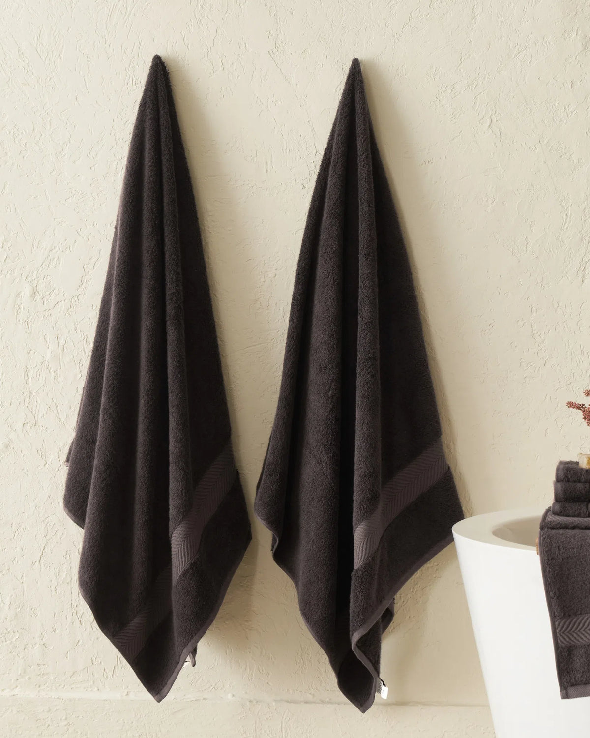 Mole - Espresso 600GSM zero twist cotton-bamboo bath towel