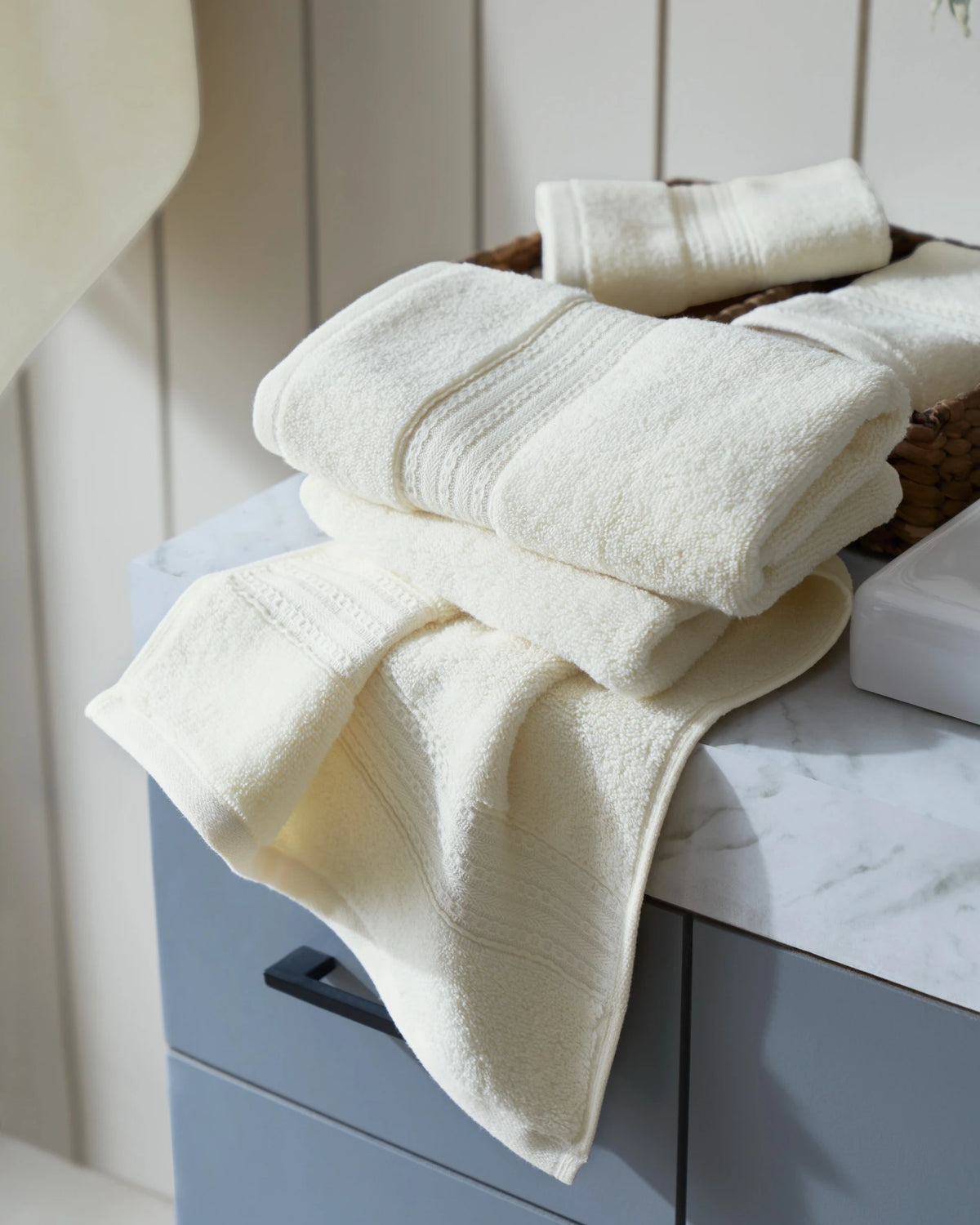 Vanilla 500GSM zero twist 100% cotton hand towel